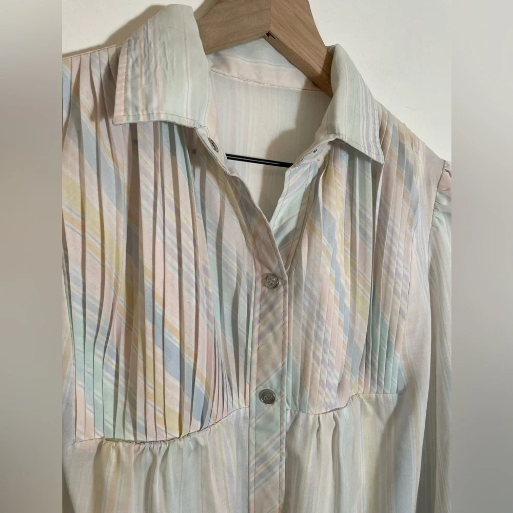 Retro Pastel GrannyCore House Coat Gown, Vintage Pleated Detail, Snap Buttons
